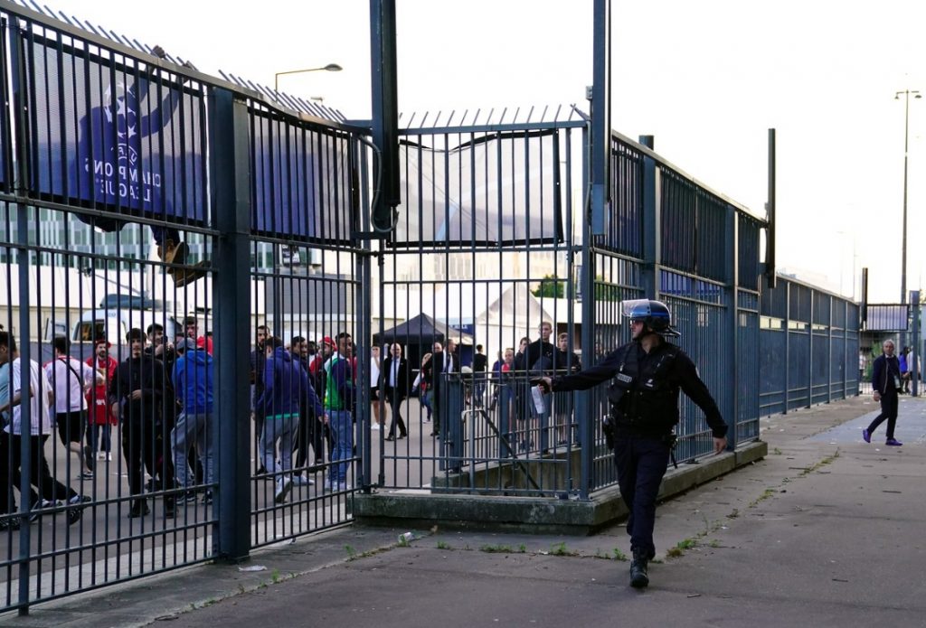 Más de 1.800 hinchas del Liverpool demandan a la UEFA tras las “escenas de miedo” en la final de la Liga de Campeones