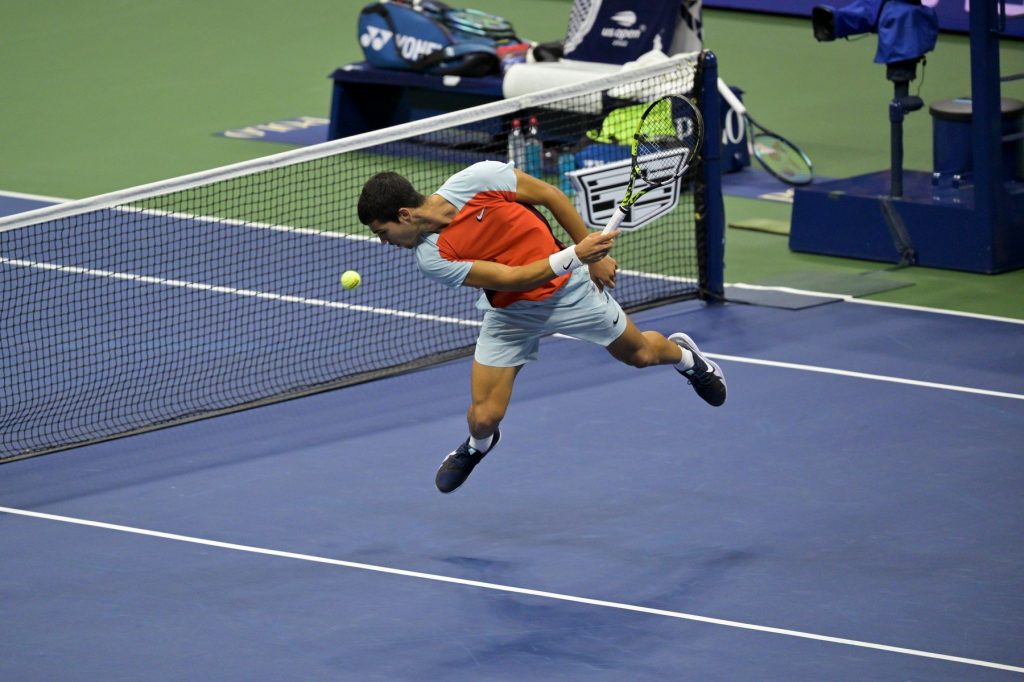 FOTOS DEL DÍA – Volando Carlos Alcaraz – El tenis masculino tiene un nuevo rey