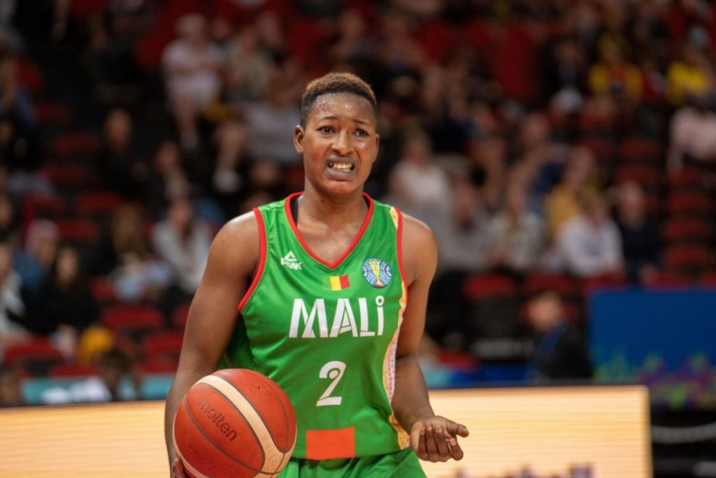 VÍDEO Increíbles escenas en el Mundial de Baloncesto Femenino – Dos jugadoras se enzarzaron en una pelea tras la derrota de su equipo