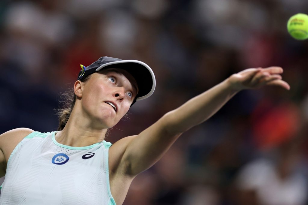VÍDEO Iga Swiatek en las semifinales del WTA de Ostrava / Una jugadora de la fase previa dio problemas a la número uno del mundo