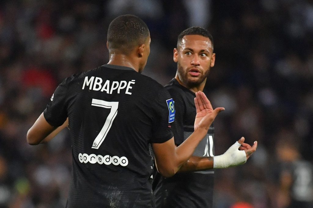 Problemas en el rico vestuario del PSG: Neymar se confunde cuando le preguntan cómo se lleva con Kylian Mbappe