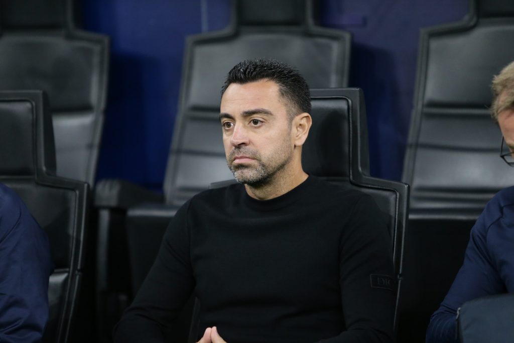 FOTO Xavi enfadado con el árbitro tras la derrota del Barcelona – El gesto que irritó a los italianos: “Una vergüenza”