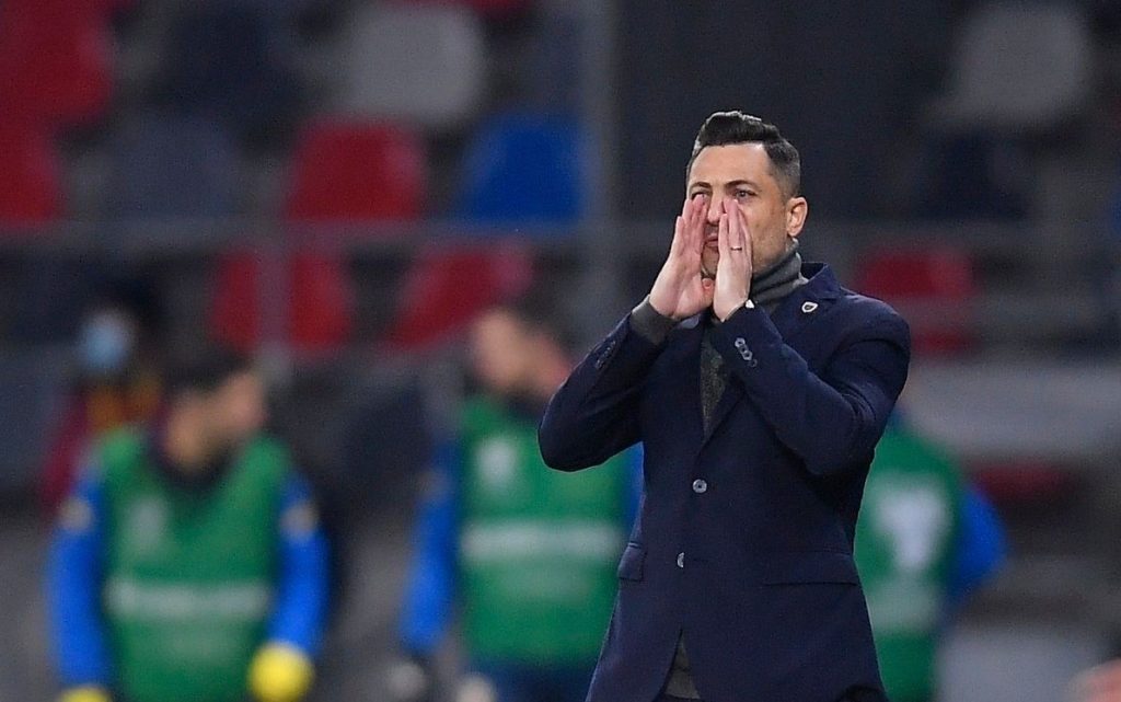 Mirel Rădoi critica duramente a sus jugadores tras la derrota ante el FC Argeș: “Somos los tontos del pueblo” – El entrenador amenaza con dimitir