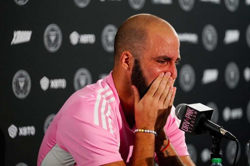 VIDEO Gonzalo Higuaín anunció su retiro del fútbol con lágrimas en los ojos