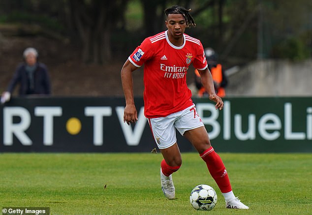 El Manchester City “se une a la carrera por fichar al niño prodigio italiano Cher Ndour, del Benfica