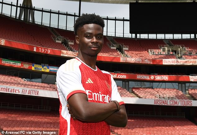 ANTES DEL PARTIDO: El Arsenal se resiste a introducir una cláusula de rescisión en el contrato de Bukayo Saka