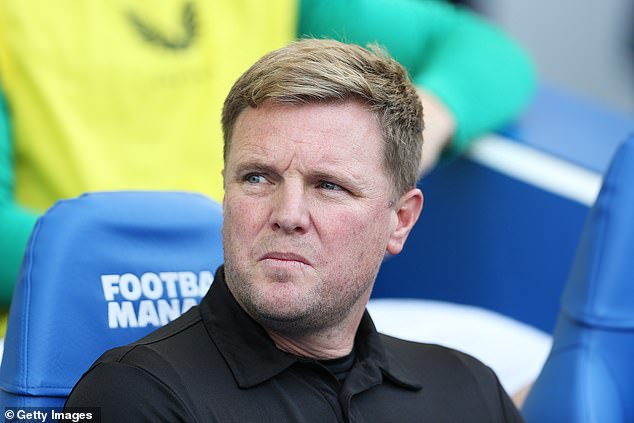El técnico del Newcastle, Eddie Howe, rechaza las críticas a su equipo después de que Alan Shearer dijera que estaban “desorientados” en la derrota ante el Brighton… y afirma que es “inmune” a sus opiniones.