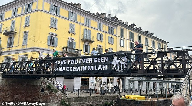 Los aficionados del Newcastle se sienten vivos de nuevo en Milán antes de su regreso a la Liga de Campeones… y ni siquiera la lluvia puede empañar su alegría, ya que el equipo de Eddie Howe se retrasa por problemas en el viaje.