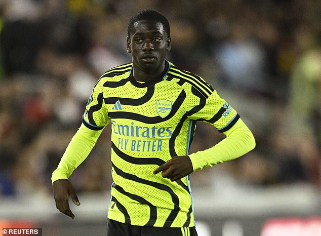 El Arsenal nombra al niño prodigio Charles Sagoe Jnr en el equipo titular contra el Brentford. El joven de 19 años debuta con la absoluta con el equipo de Mikel Arteta.