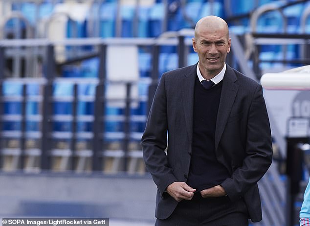 El ex entrenador del Real Madrid Zinedine Zidane “acepta” volver a dirigir un equipo de fútbol con UNA condición… a pesar de que el gigante europeo nombró AYER a su nuevo entrenador.